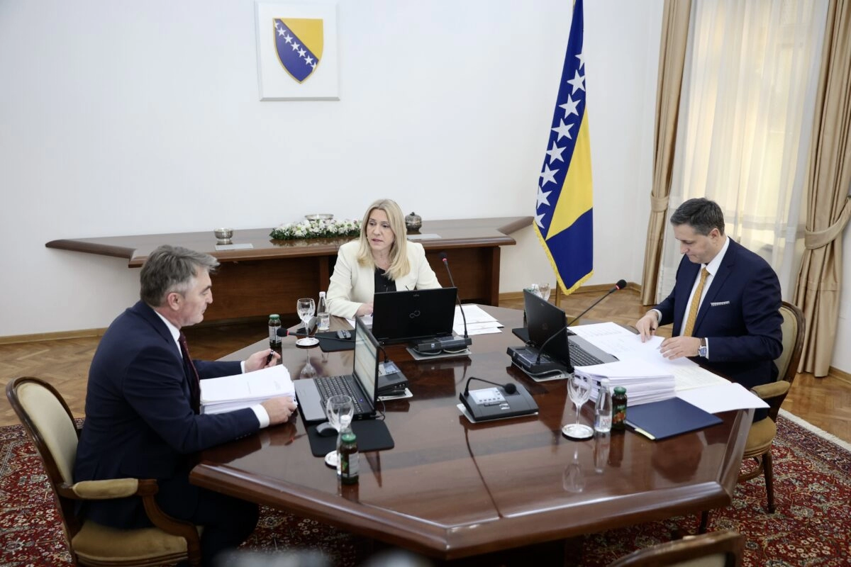 Predsjedništvu BiH treba oduzeti ovlasti poništenja odluka Suda BiH